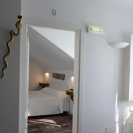 Hotel La Casa De Camelias 3*