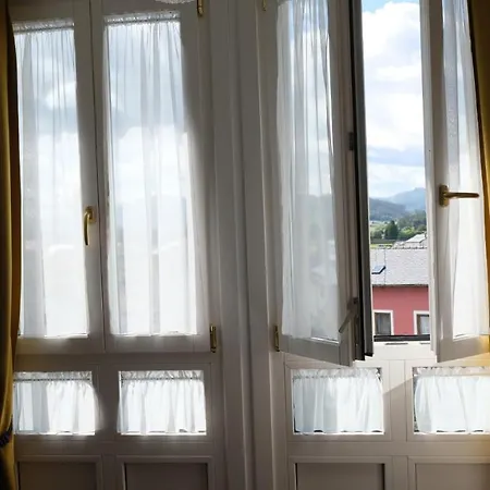 La Casa De Camelias 3*