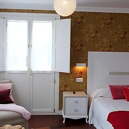 Hotel La Casa De Camelias 3*