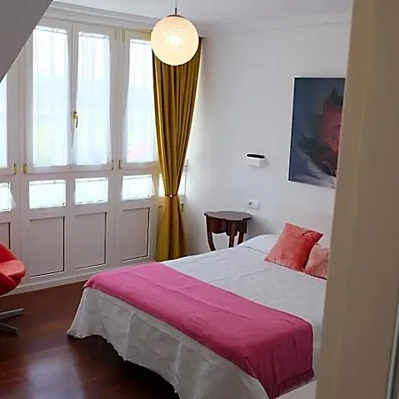 Hotel La Casa De Camelias 3*
