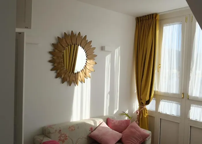 Hotel La Casa De Camelias 3*