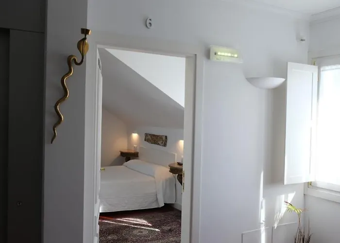 Hotel La Casa De Camelias 3*