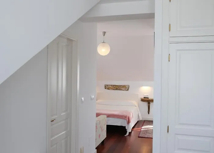 Hotel La Casa De Camelias 3*