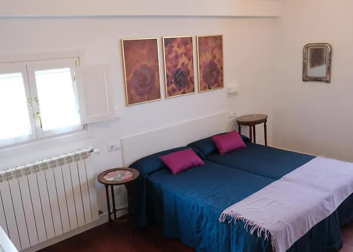 La Casa De Camelias 3*