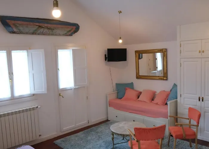 Hotel La Casa De Camelias 3*