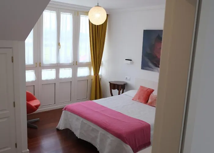 La Casa De Camelias 3*