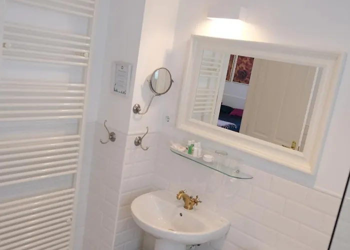 Hotel La Casa De Camelias 3*