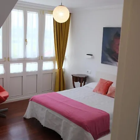 La Casa De Camelias 3*